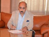 رئيس جامعة الفيوم يوقع على استمارة علشان تبنيها لترشيح الرئيس لفترة ثانية