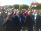 بالصور.. محافظ الوادى الجديد يقود مسيرة للاحتفال بالعيد القومى للمحافظة