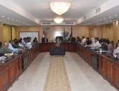 محافظ الفيوم يعقد اجتماعا لبحث آليات تطوير منظومة النظافة 