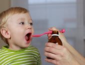 تجنب المشروبات الغازية والشيكولاتة أولى خطوات علاج سعال الأطفال 