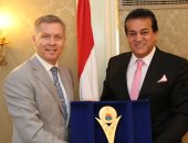 وزير التعليم العالى يلتقى السفير الكندى: التعاون مع الدول المتقدمة أولوية