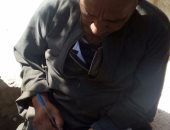 بالصور.. مواطنون بأسيوط يوقعون على استمارة "علشان تبنيها"