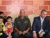 بالفيديو.. محافظ كفر الشيخ يقدم العزاء لأسرة شهيد العريش