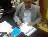 بالصور.. عميد إعلام بنى سويف ومدير التموين يوقعان استمارة "علشان تبنيها"