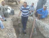 بالصور.. شركة مياه الشرب بالأقصر تغسل شبكات قرية الدير