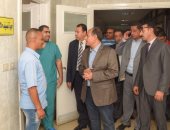 بالصور .. محافظ الإسكندرية يتفقد مستشفى كرموز العمال