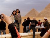 مطار القاهرة يستقبل 5 أفواج سياحية من دول شرق آسيا