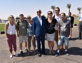 بالصور.. محافظ أسوان يرحب بضيوف تعامد الشمس فى مطار أبوسمبل