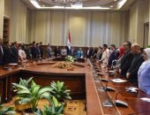 بدء اجتماع لجنة التضامن بالبرلمان بالوقوف حدادا على أرواح شهداء الواحات