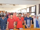 طلاب جامعة عين شمس يقفون دقيقة حداد على أرواح شهداء الوطن