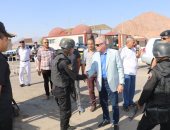 بالصور ..محافظ جنوب سيناء يتفقد الكمائن الأمنية بشرم الشيخ