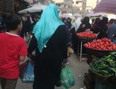 بالصور.. سوق عشوائى وباعة جائلون فى عزبة المفتى بإمبابة والأهالى يستغيثون