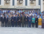 بالصور.. رئيس جامعة الأزهر والطلاب ينظمون وقفة صامتة دعما للشرطة والجيش