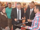 بالصور .. محافظ المنيا يفتتح معرض ديارنا للمنتجات اليدوية والتراثية