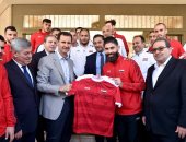 بالفيديو والصور.. بشار الأسد يستقبل لاعبى المنتخب السورى لكرة القدم بدمشق
