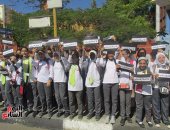 بالصور.. وقفة لطالبات القناة بنات تضمانا مع شهداء ضحايا الواحات