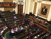 بالصور.. وزير التربية والتعليم يغادر الجلسة العامة للبرلمان لمدة 5 دقائق لأمر هام
