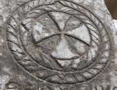 "الآثار": الدراسة الأولية لشاهد القبر بطريق الكباش تؤكد يعود للقرن الـ 7 