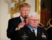 بالصور.. ترامب يعطى وسام الشرف لمتقاعد بالجيش الأمريكى شارك بحرب فيتنام