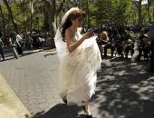 بالفيديو.. فهمتها بدرى.. عروس غاضبة تغير رأيها يوم الزفاف وتحرج عريسها