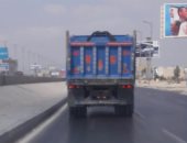سيارات النقل الثقيل تهدد مستخدمى طريق السويس