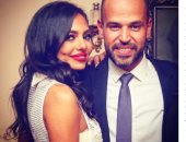 شاهد.. مطرب "3 دقات" مع زوجته بعد الاحتفال بعقد قرانهما فى حفل عائلى