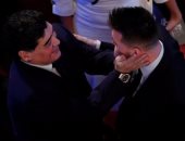 بالصور .. مارادونا يخمد شائعات علاقته السيئة مع ميسى