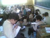 بالصور .. طلاب مدرسة صفية زغلول فى العمرانية يعانون من تكدس الفصول