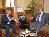 وزير الرياضة يناقش مع سفير مصر بروسيا عدد الجماهير فى المونديال