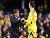 كورتوا يرد على شائعات العلاقة السيئة بين لاعبى تشيلسى وكونتى