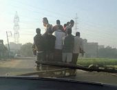 انتشار سيارات نصف نقل تقل الركاب بموقف محمد نجيب فى المرج