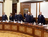 الحكومة تقف دقيقة حدادا على أرواح شهداء الواحات فى اجتماعها الأسبوعى 