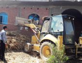 إزالة 13 حالة تعدى على الأراضى الزراعية بمركز ساقلتة بسوهاج