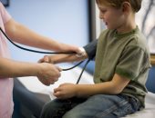 السمنة والإصابة بأورام دماغية من أسباب ارتفاع ضغط الدم عند الأطفال