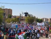 سكرتير عام الوادى الجديد يقود مسيرة حاشدة لنبذ العنف والإرهاب