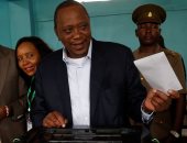 بالصور..رئيس كينيا يدلى بصوته فى جولة الإعادة لانتخابات الرئاسة