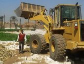 إزالة 10 حالة تعد على الأراضى الزراعية بقرية السمطا فى سوهاج