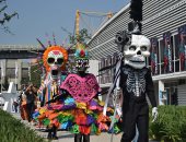 المكسيكيون يحتفلون بـ"يوم الموتى" ويرتدون ملابس الأشباح