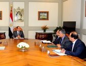 السيسى يجتمع بوزيرى الدفاع والداخلية ورئيس المخابرات ويطلع على تقارير الأمن