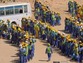 الجارديان: العمال الأجانب يتوسلون للحصول على الطعام فى قطر