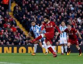 شاهد.. محمد صلاح يهدر هدفاً محققاً فى مباراة ليفربول وهيديرسفيلد تاون