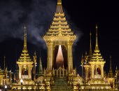 بالصور.. استمرار تصاعد الأدخنة فى تايلاند لليوم الثالث بعد حرق الملك الراحل