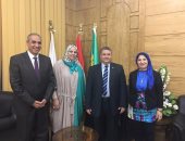 رئيس جامعة بنها يناقش خطط العمل مع أمناء الجامعة