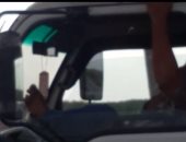 تداول فيديو لسائق يقود شاحنة بقدميه على طريق الإسكندرية الدولى