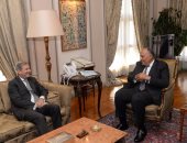 المتحدث باسم الخارجية ينشر صور لقاء مفوض الاتحاد الأوروبى لسياسات الجوار