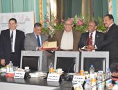 جامعة عين شمس تكرم الفائزيين فى مسابقة أفضل كلية ومركز