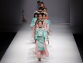 ألوان الباستيل والورود تسيطر على موضة أزياء الأطفال فى الصين
