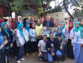 طلبة العلاج الطبيعى بجامعة القاهرة يكرمون عميد الكلية قبل انتهاء مدته