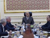 بالصور.. رئيس الوزراء يلتقى اللواء عادل الغضبان لمتابعة المشروعات الجارية ببورسعيد
