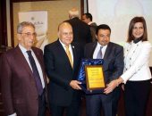 وزيرة الهجرة تهنئ عمرو سلامة بمنصب أمين عام اتحاد الجامعات العربية